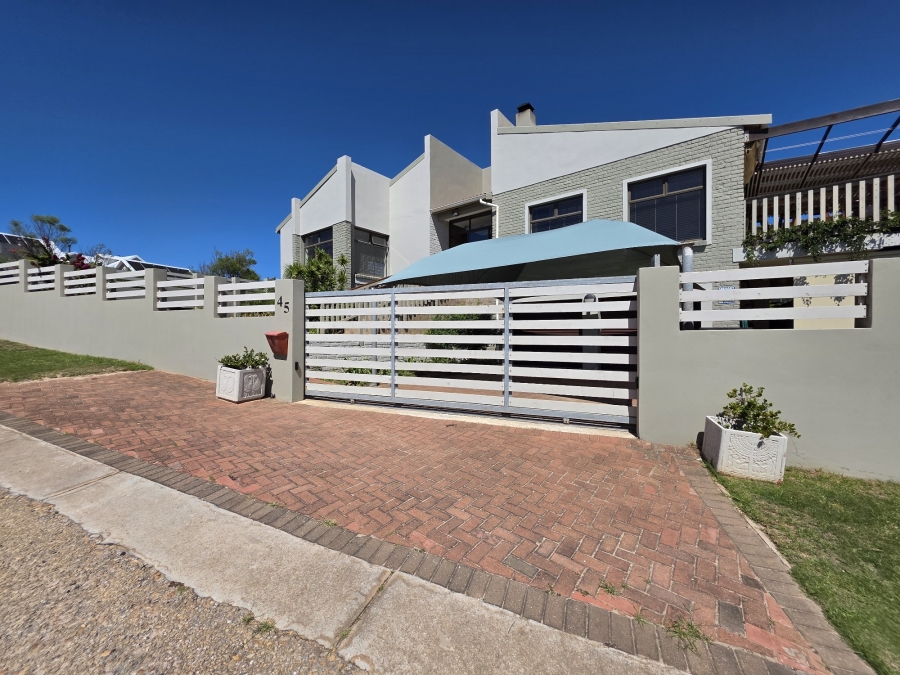 3 Bedroom Property for Sale in Wavecrest Eastern Cape
